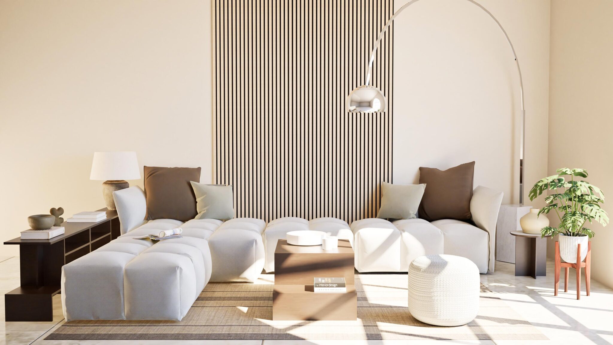 Salon avec assises modulaires claires, mur à lattes en bois et lampadaire déporté