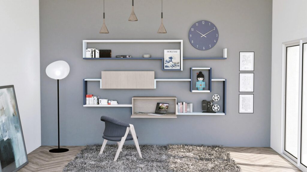 Bureau suspendu design contemporain aux lignes épurées, étagères murales en bois clair et bleu nuit, chaise en tissu gris et tapis texturé — Studio AB Origin, architecte d’intérieur à Clermont-Ferrand